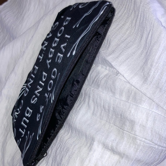 Cosmetic Case NWOT Make up Pouch Unbranded Black & White - Picture 10 of 15